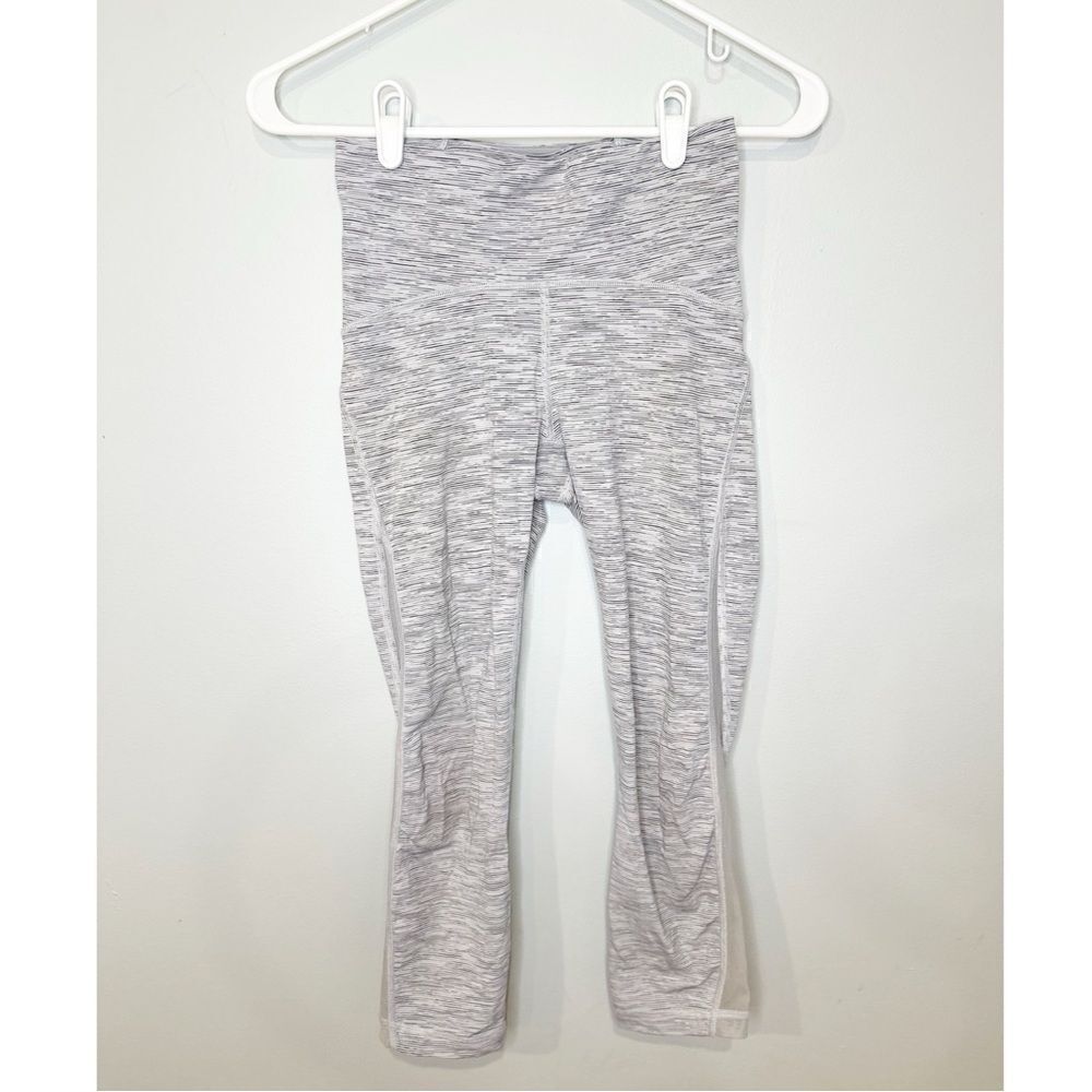 Lululemon train times crop wee are from space ice grey alpine white size 4 - Picture 3 of 6